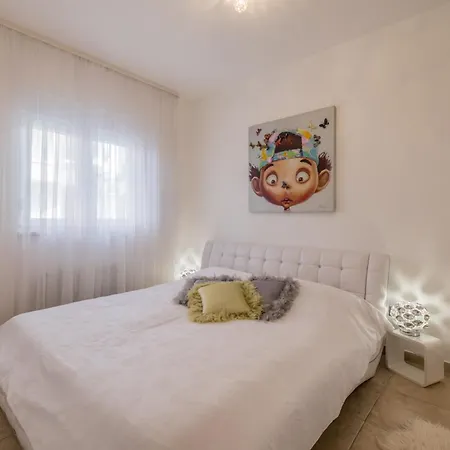 Apartment Luxury Leona *